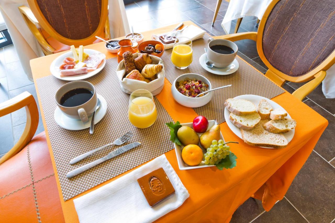 Courlans Hotel Auberge De Chavannes מראה חיצוני תמונה
